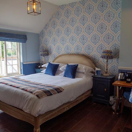 Hinds Head Hotel Олдърмастън Екстериор снимка
