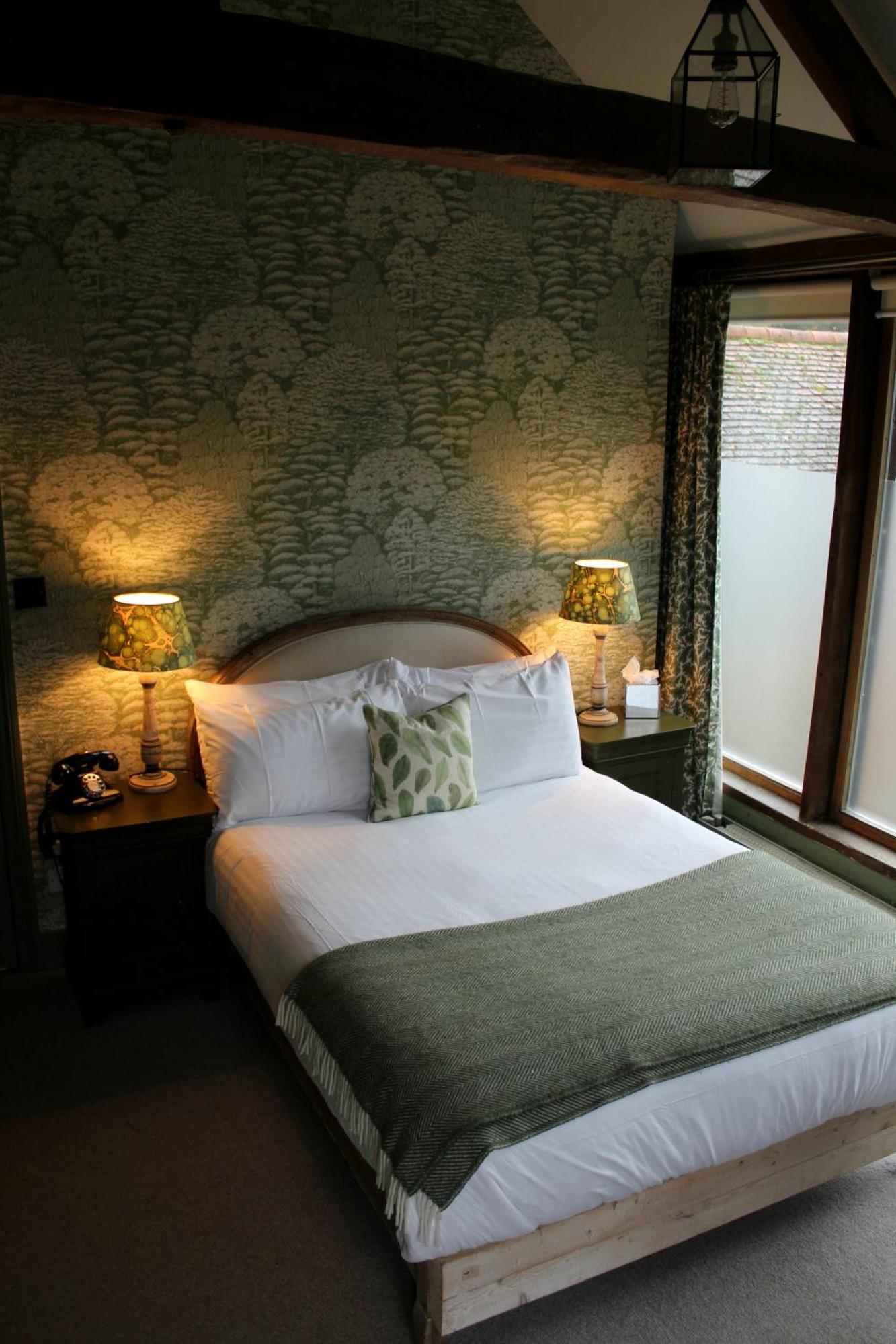 Hinds Head Hotel Олдърмастън Екстериор снимка
