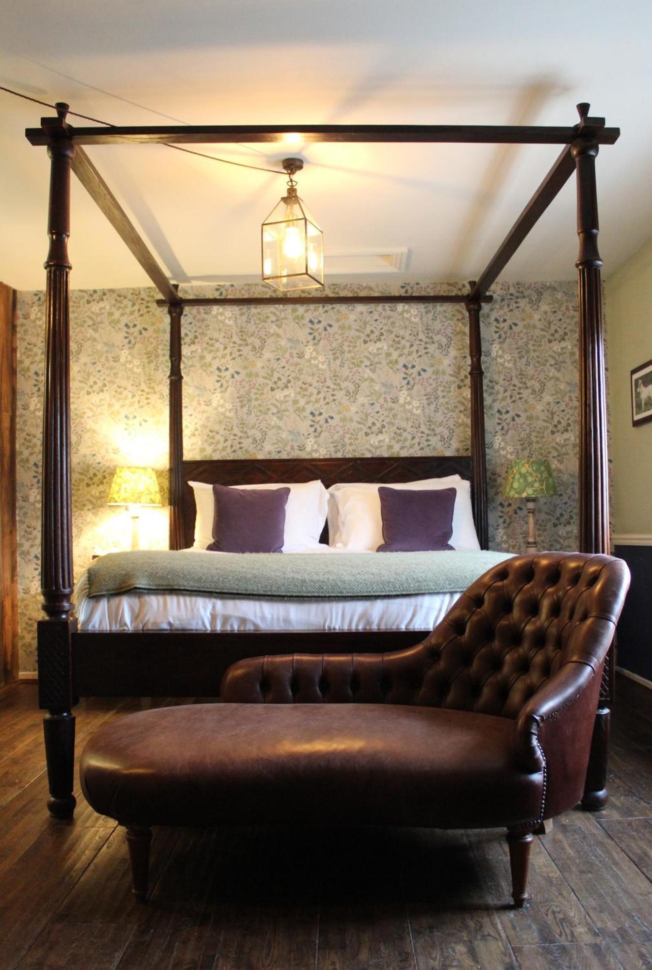 Hinds Head Hotel Олдърмастън Екстериор снимка