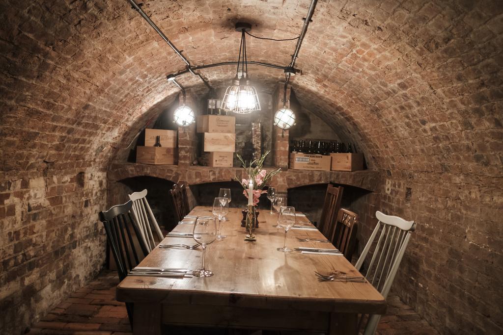 Hinds Head Hotel Олдърмастън Екстериор снимка