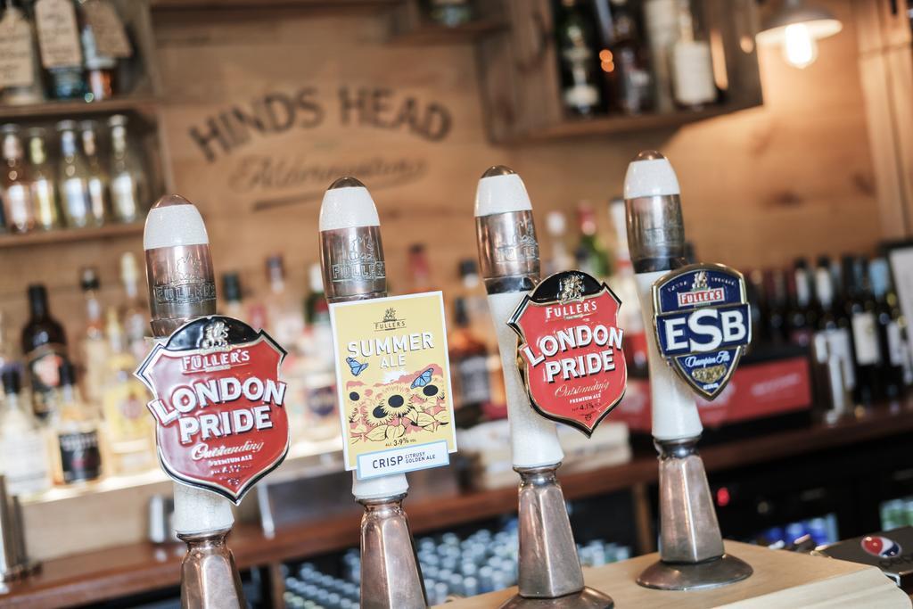 Hinds Head Hotel Олдърмастън Екстериор снимка