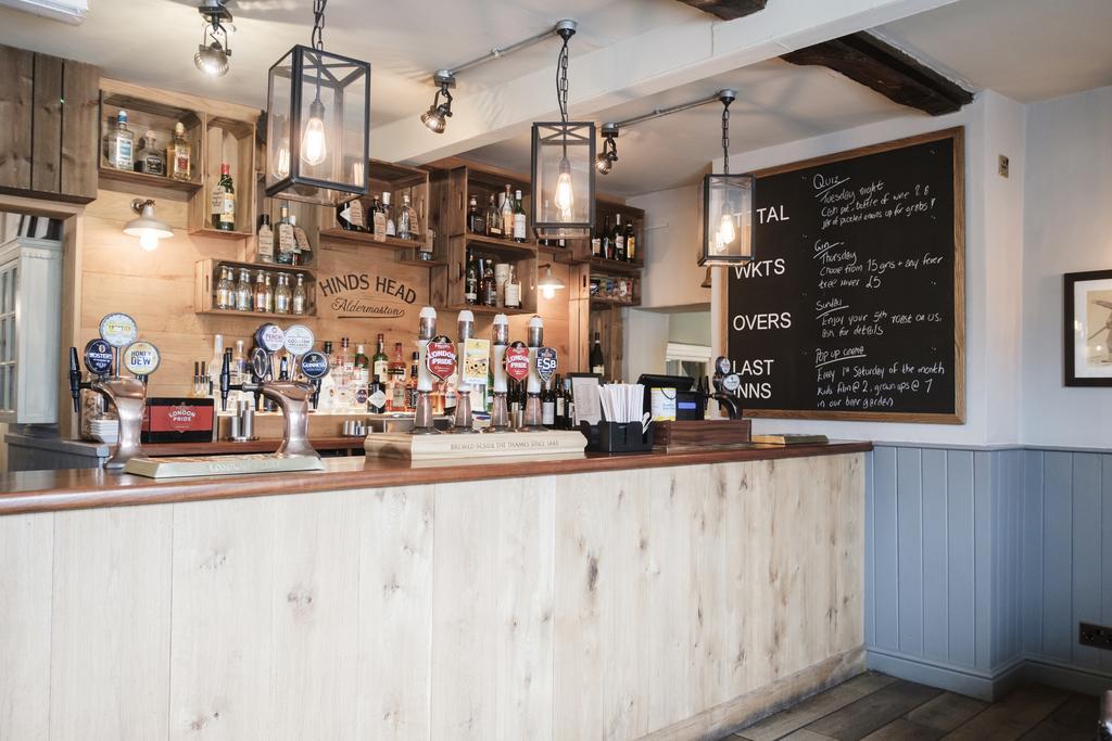 Hinds Head Hotel Олдърмастън Екстериор снимка