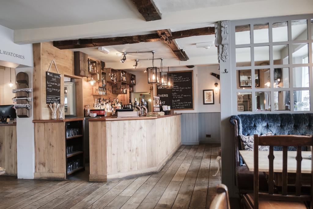 Hinds Head Hotel Олдърмастън Екстериор снимка