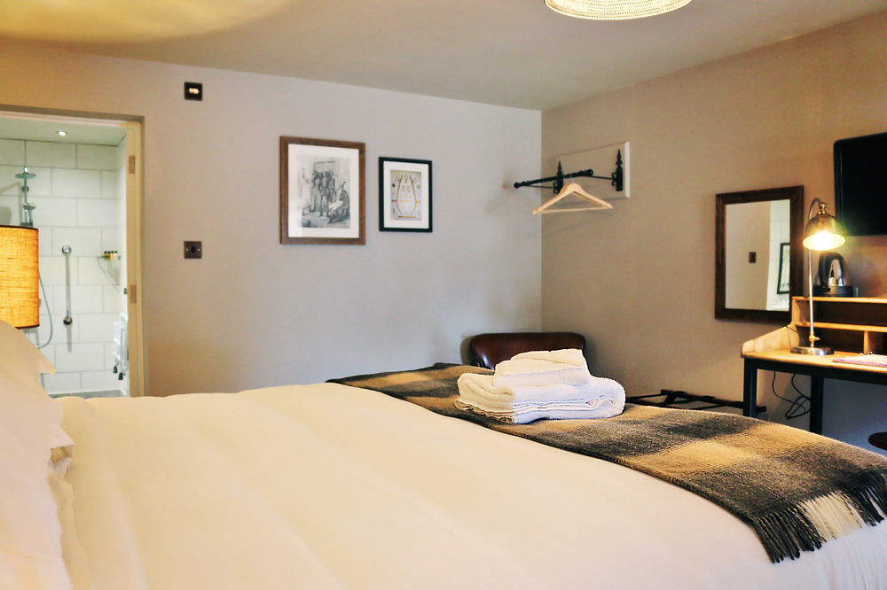 Hinds Head Hotel Олдърмастън Екстериор снимка